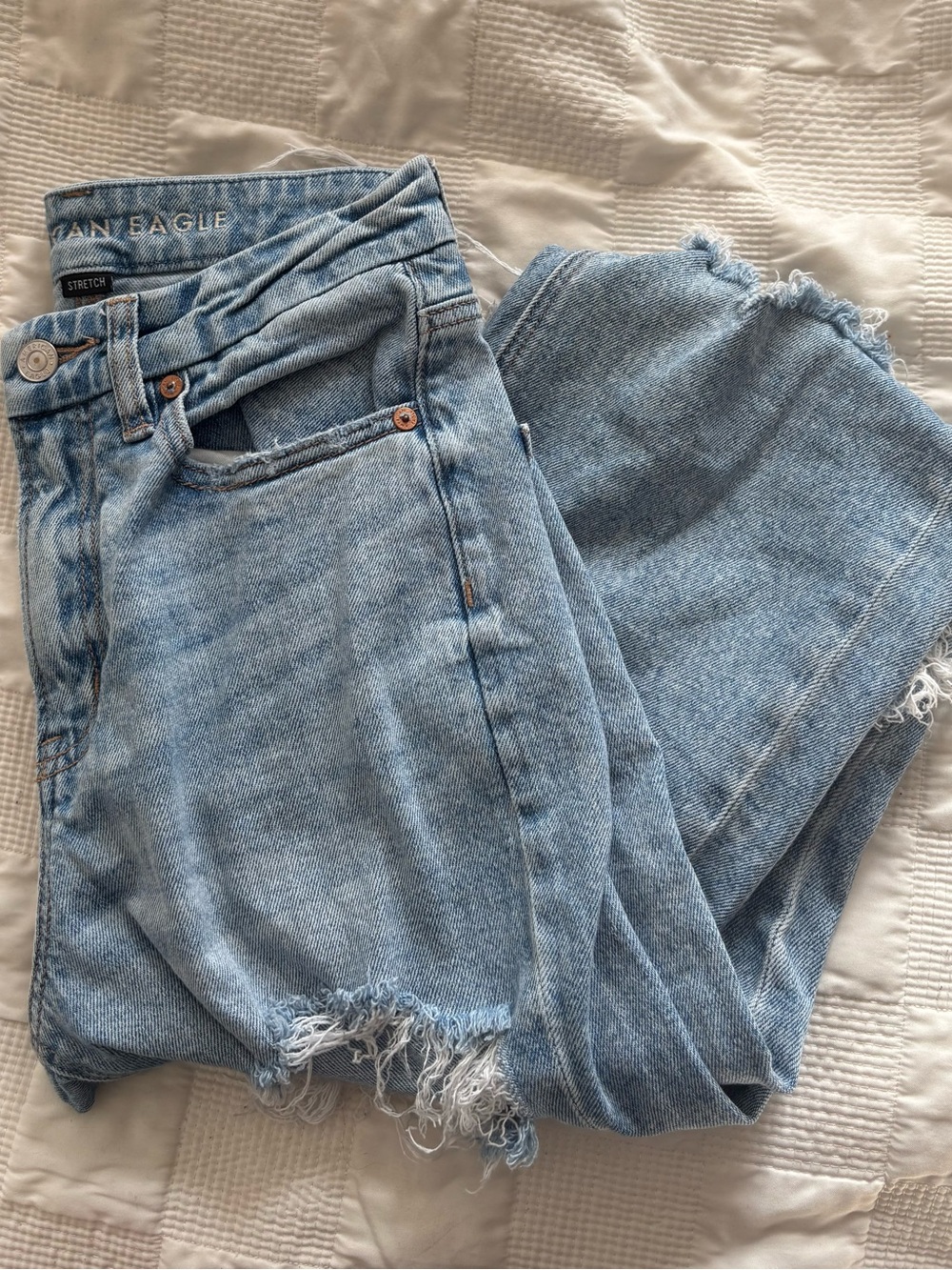 American Eagle Outfitters Light Wash High-Rise Women's Jeans with Frayed Hem